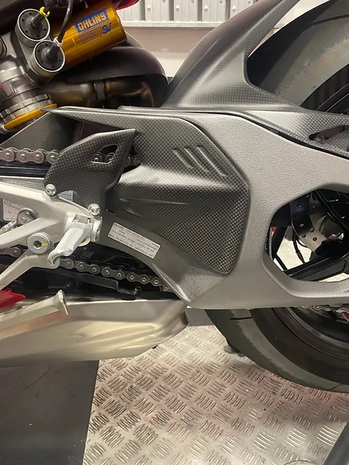 Carbonvani Carbon Fiber Front Swing Arm Chain Guard for Ducati Panigale / Streetfighter V4 (2025+) Carbonvani Carbon Fiber Front Swing Arm Chain Guard for Ducati Panigale / Streetfighter V4 (2025+)